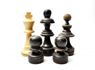 Piezas Del Ajedrez De Otoniel Que Guarda La Familia En La Foto 5 Piezas Formando La Familia Briez Parra