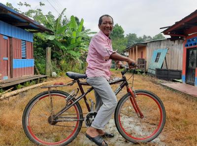 Don Luis Eduardo En Su Bicicleta El Nico Recuerdo Que Logr Conservar De Su Hijo